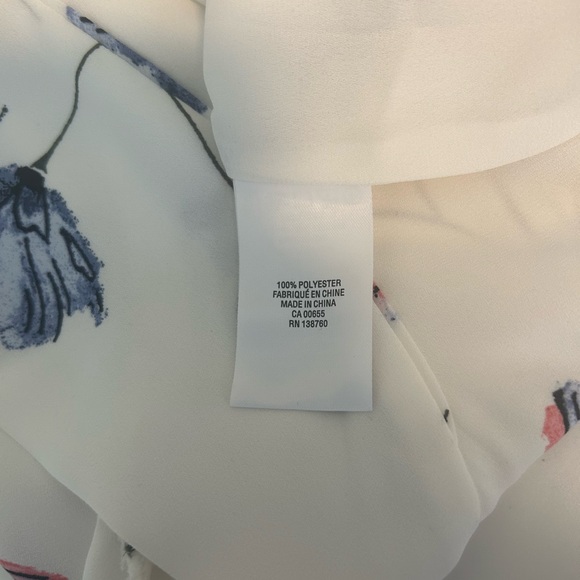 Short Sleeve, White, Lined Blouse with Flower Print. XXL - Picture 4 of 5